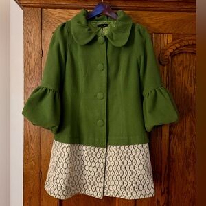 Ryu Green Women's Coat with Cream Accents